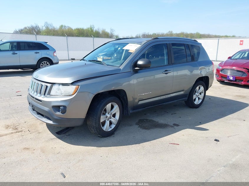 1C4NJCBB0CD677677 2012 Jeep Compass 2.4 Sport grey