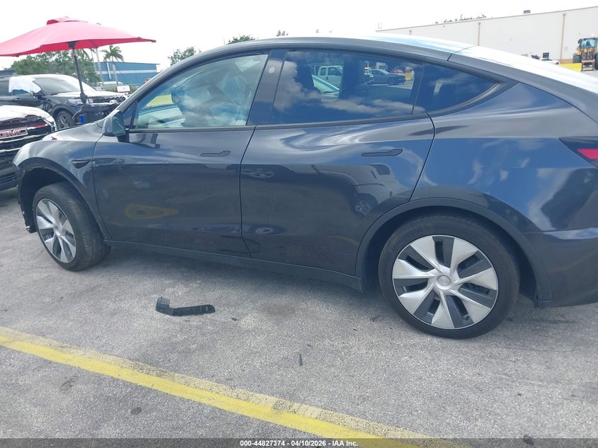 2024 Tesla Model y Long Range Single Motor Rear-Wheel Drive Rwd grey Lot 111044827374 Vin 7SAYGDED2RF096409