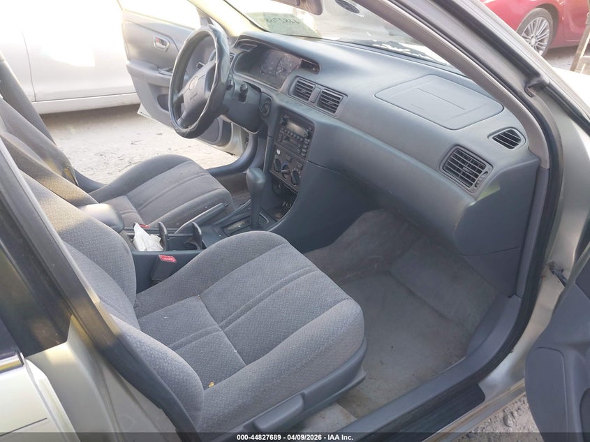 2000 Toyota Camry Le VIN: JT2BG22K0Y0393534 Lot: 44827689