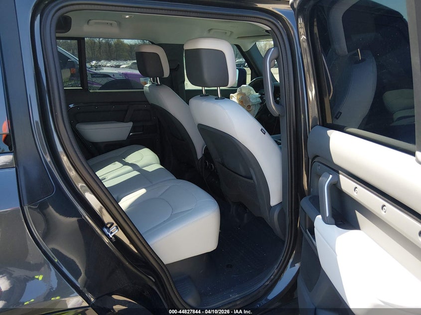 2025 Land Rover Defender 110 P400 X-Dynamic Se VIN: SALE27EU5S2392820 Lot: 44827844