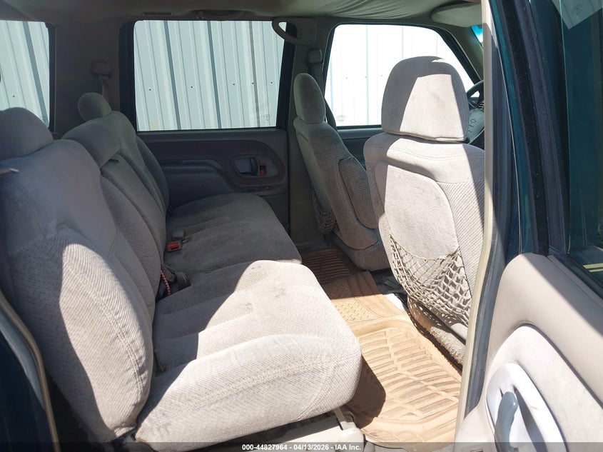 1996 Chevrolet Suburban C1500 VIN: 3GNEC16R6TG169844 Lot: 44827964