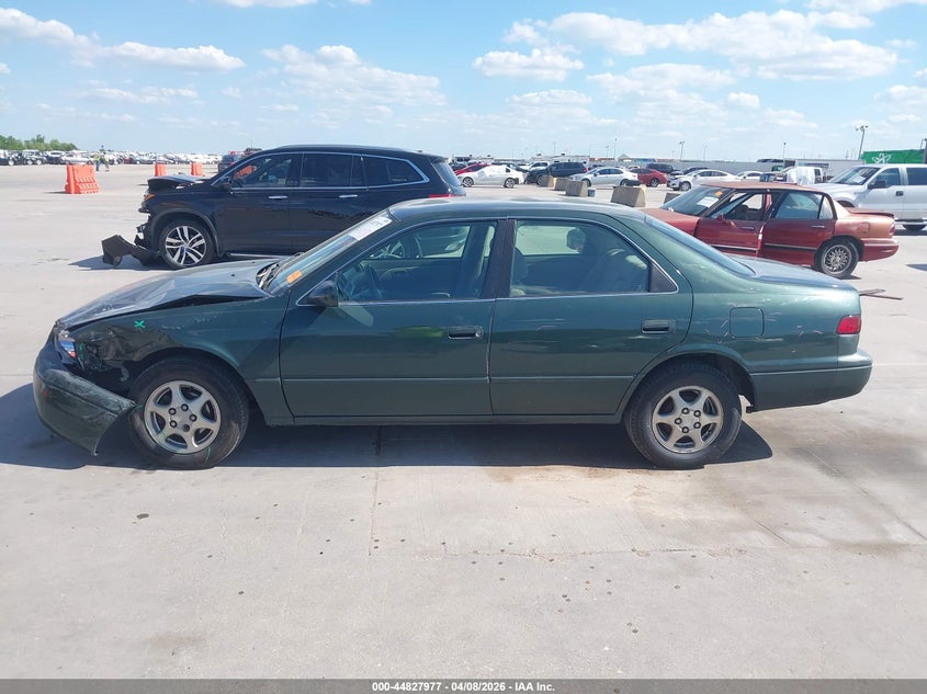 1999 Toyota Camry Le VIN: 4T1BG22K4XU520893 Lot: 44827977