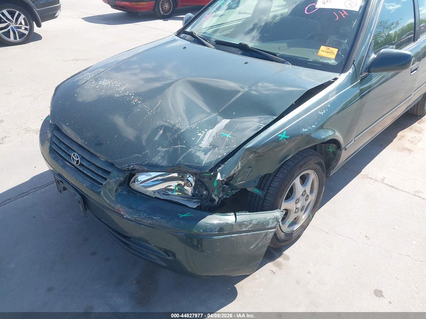 1999 Toyota Camry Le VIN: 4T1BG22K4XU520893 Lot: 44827977