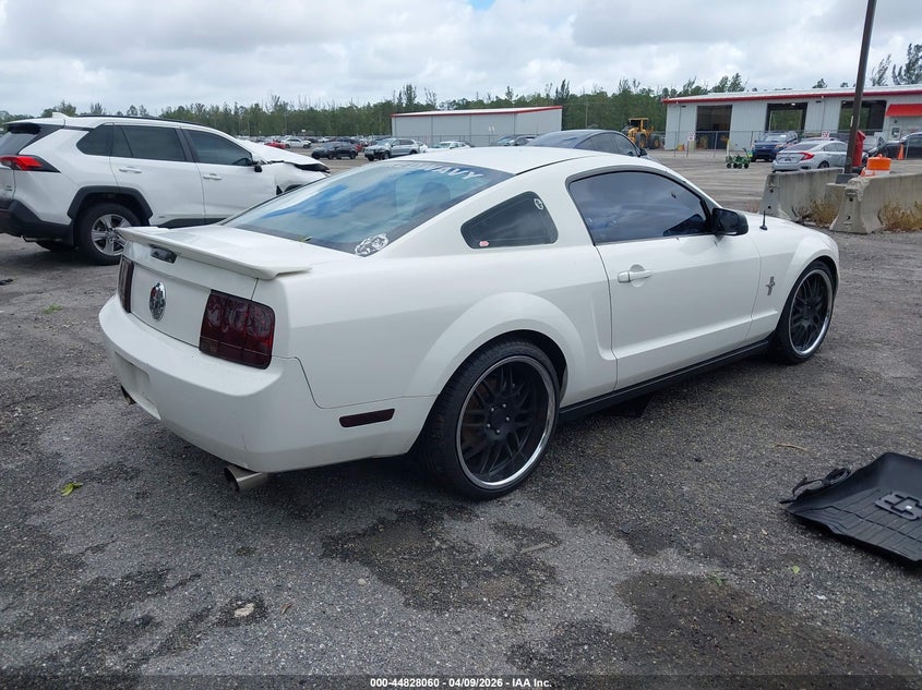 2007 Ford Mustang V6 Deluxe/V6 Premium