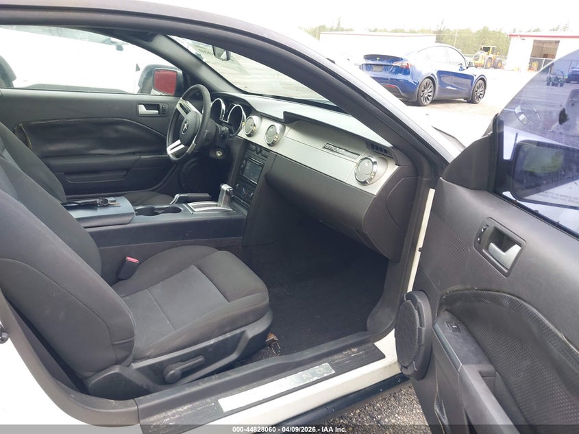 2007 Ford Mustang V6 Deluxe/V6 Premium