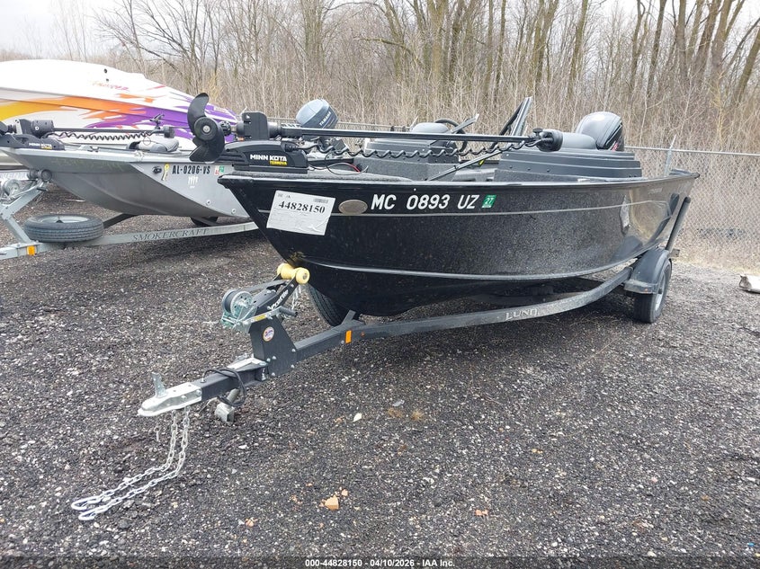 2023 LUND 17' auction photo 2