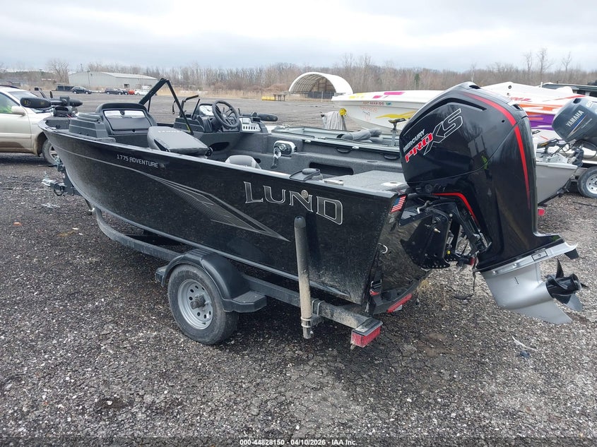2023 LUND 17' auction photo 3