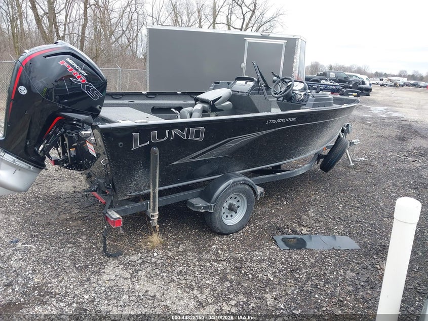 2023 LUND 17' auction photo 4