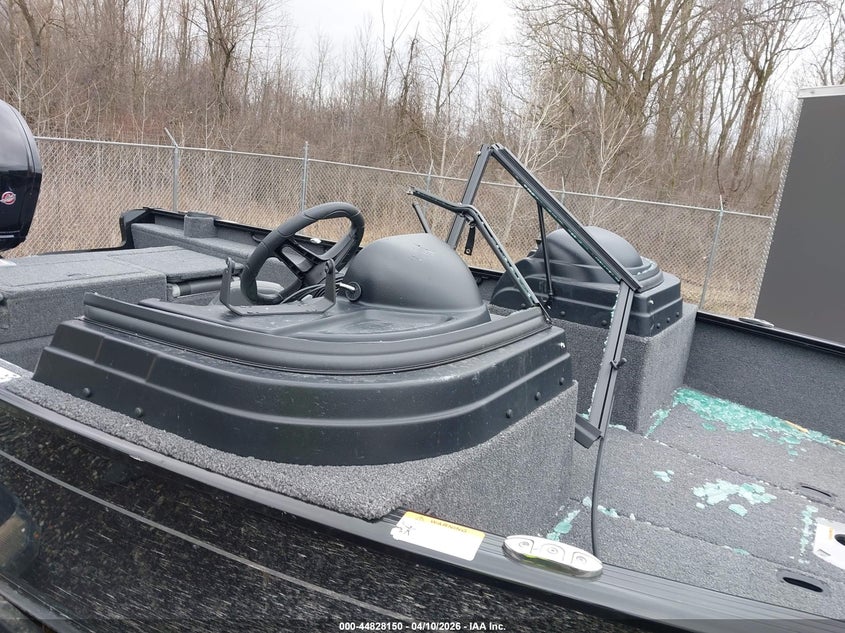 2023 LUND 17' auction photo 6