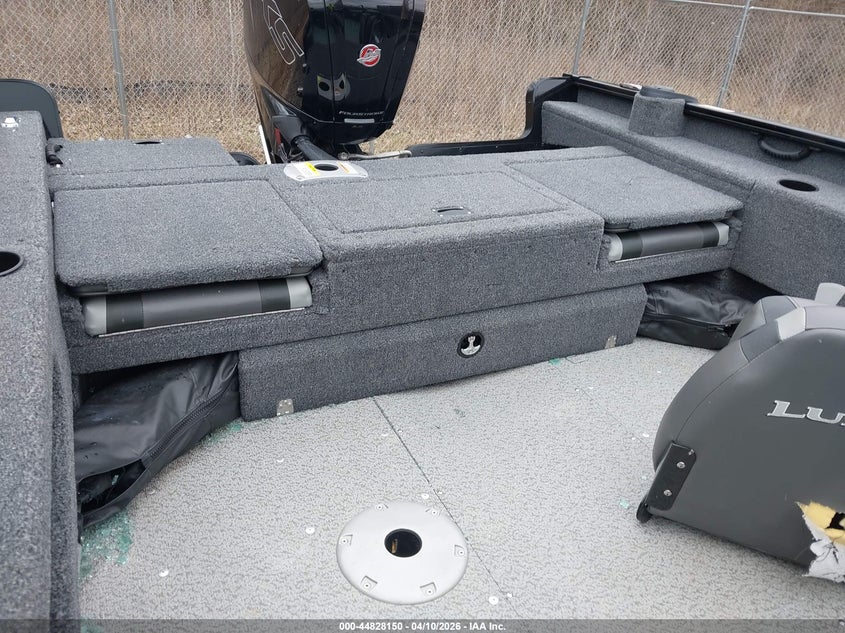 2023 LUND 17' auction photo 8