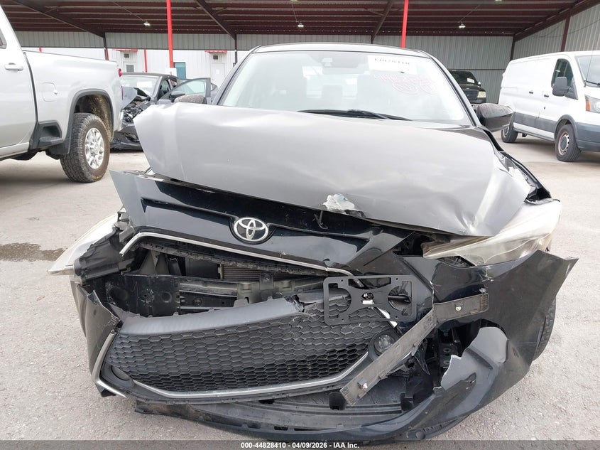 VIN 3MYDLBYV8KY514323 2019 TOYOTA YARIS LE