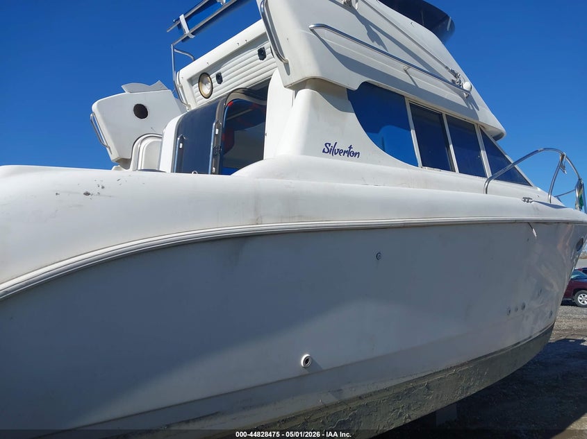 1996 SILVERTON 32' auction photo 3