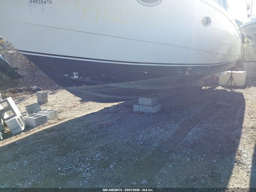 1996 SILVERTON 32' auction photo 6