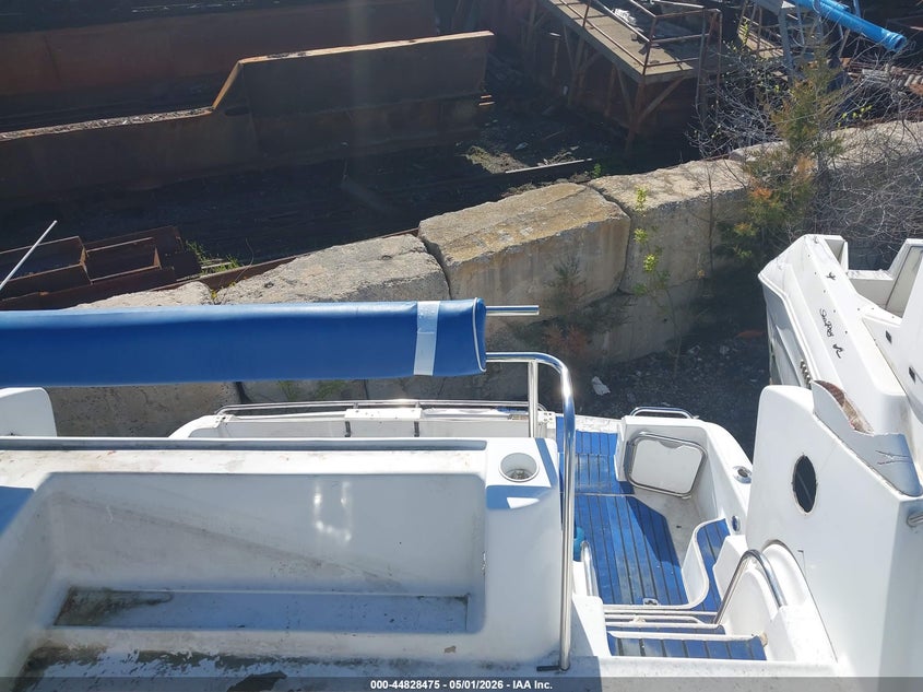 1996 SILVERTON 32' auction photo 8