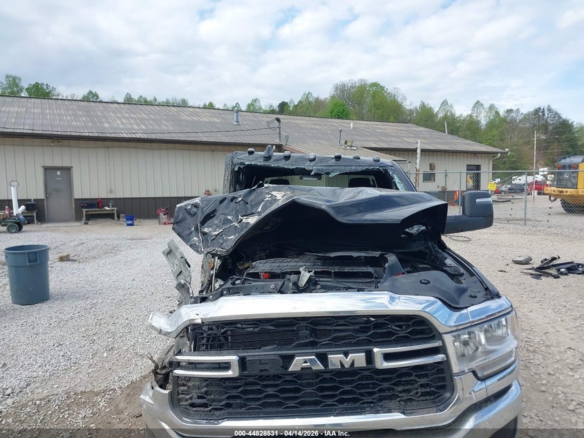 3C6UR5CL5RG211771 2024 Ram 2500 6.7 Ram Tradesman 4X4 6'4 Box black