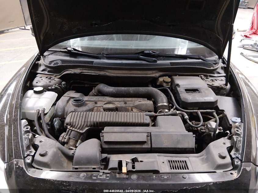 2011 Volvo C70 T5 VIN: YV1672MC9BJ115645 Lot: 44828548