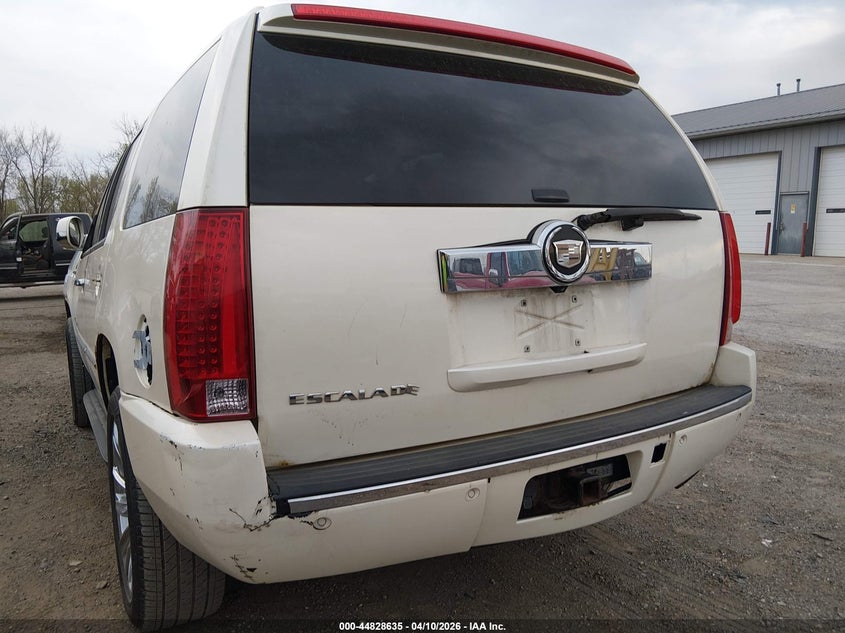 2008 Cadillac Escalade Standard VIN: 1GYFK63808R220541 Lot: 44828635