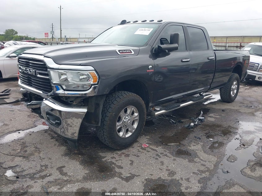 Vin: 3c6ur5jl2kg595081, lot: 45326048, ram 2500 lone star  4x4 8' box 20192
