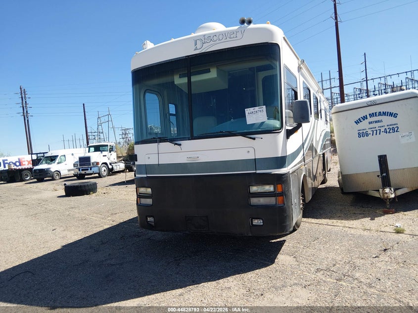4UZAAHAK42CJ91628 2002 Freightliner Chassis X Line Motor Home photo 1