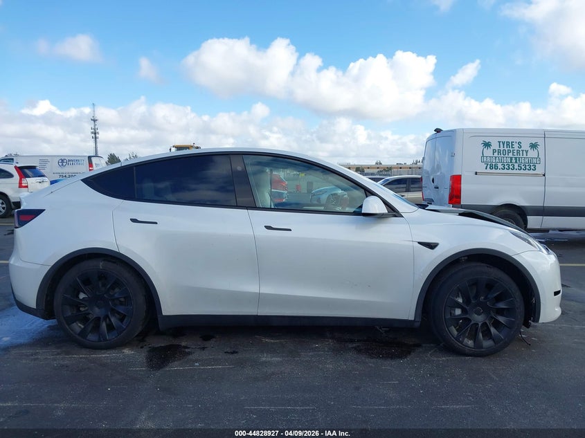 2023 Tesla Model y Rwd White Lot 111044828927 Vin 7SAYGDED9PF965598