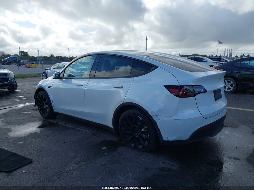 2023 Tesla Model y Rwd White Lot 111044828927 Vin 7SAYGDED9PF965598