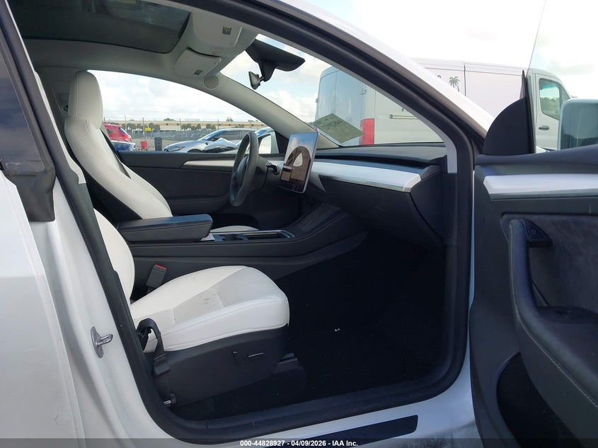 2023 Tesla Model y Rwd White Lot 111044828927 Vin 7SAYGDED9PF965598