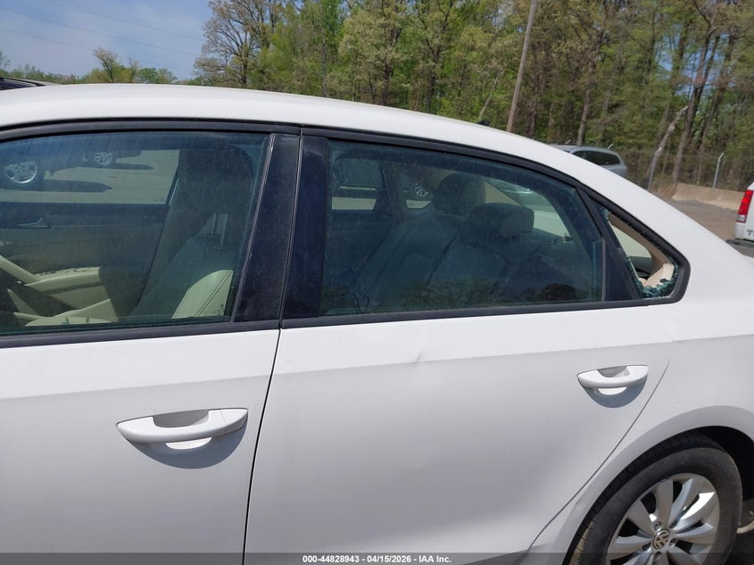 2015 Volkswagen Passat 1.8T Wolfsburg Edition VIN: 1VWAT7A32FC067765 Lot: 44828943