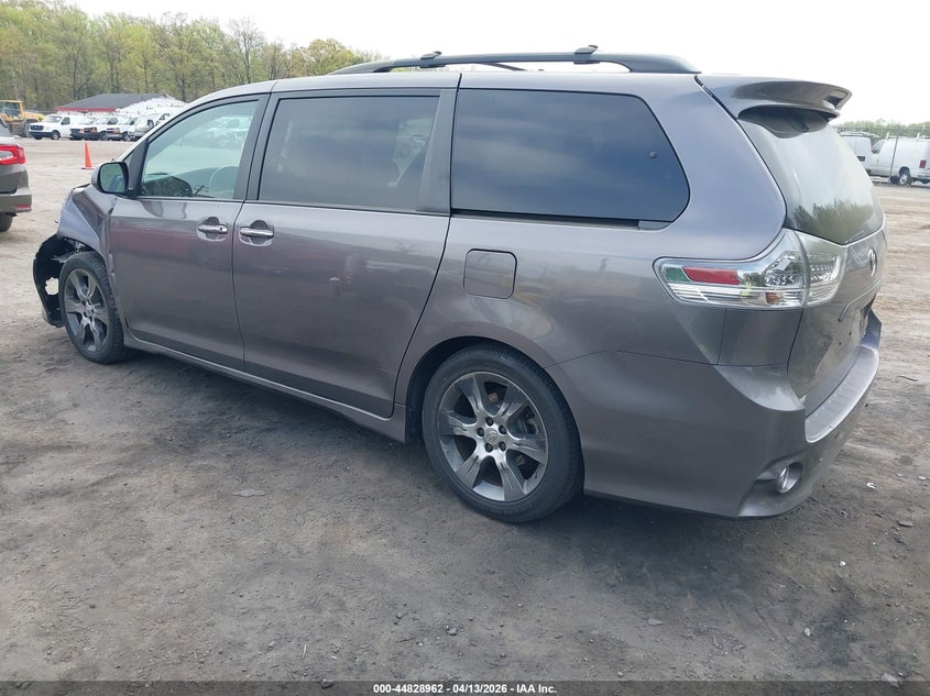 2015 Toyota Sienna Se 8 Passenger