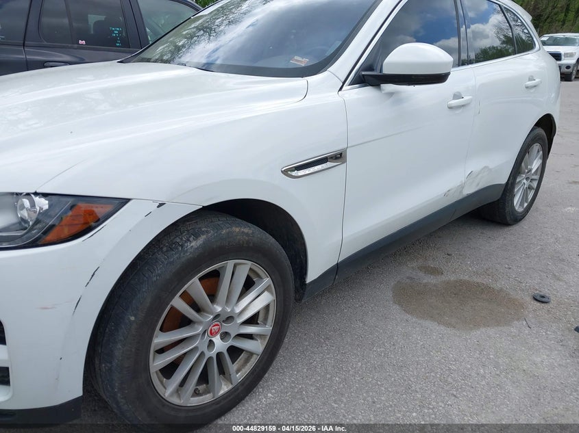 SADCK2FX8JA252540 2018 Jaguar F-pace 2.0 25T Prestige white