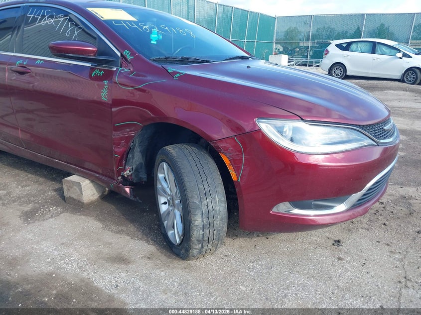 1C3CCCAB7GN192928 2016 Chrysler 200 2.4 Limited red