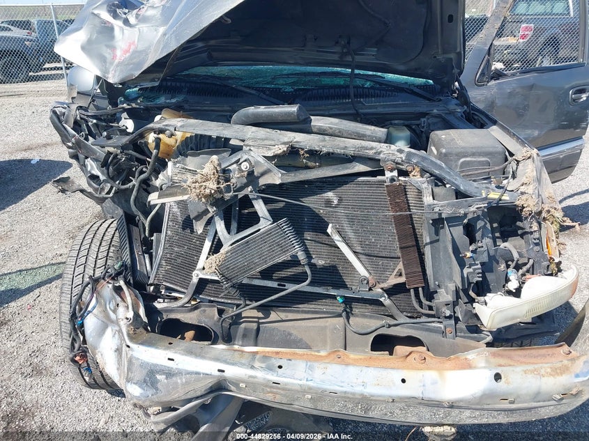 2002 GMC Yukon Slt VIN: 1GKEK13Z32R137484 Lot: 44829256