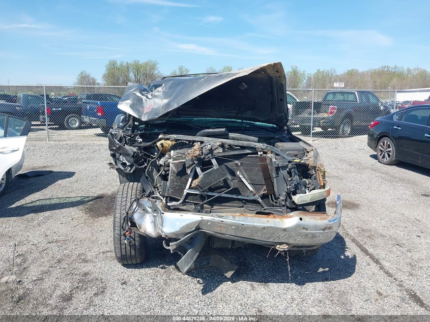 2002 GMC Yukon Slt VIN: 1GKEK13Z32R137484 Lot: 44829256