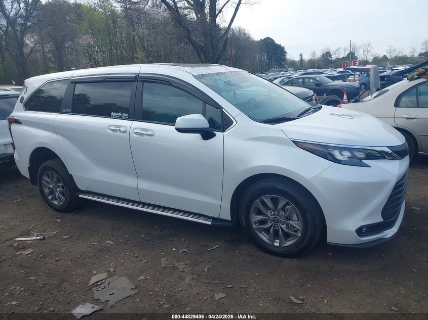 VIN 5TDYRKEC0SS272720 2025 TOYOTA SIENNA XLE 8 PASSENGER