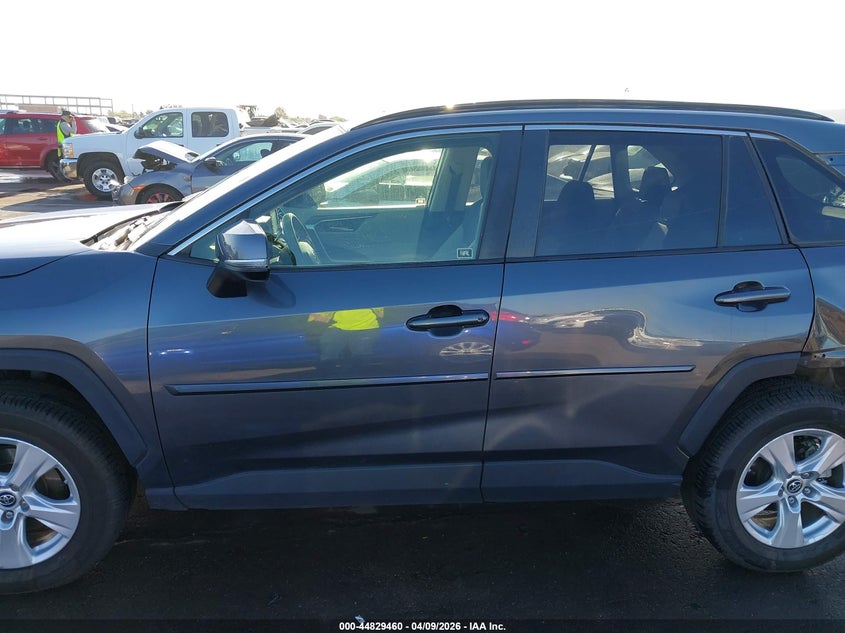 JTMP1RFV3KD031208 2019 Toyota Rav 4 2.5 Rav4 Xle grey
