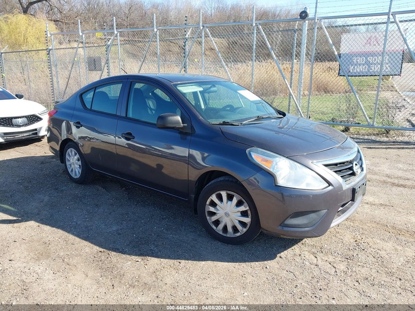 2015 Nissan Versa 1.6 S+