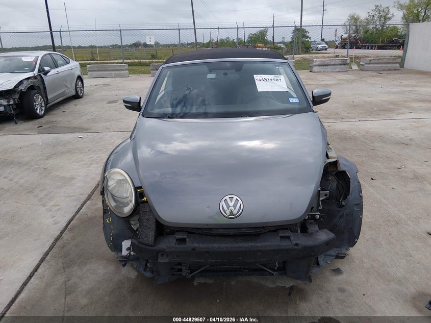 2013 Volkswagen Beetle 2.5L VIN: 3VW5X7ATXDM814210 Lot: 44829507