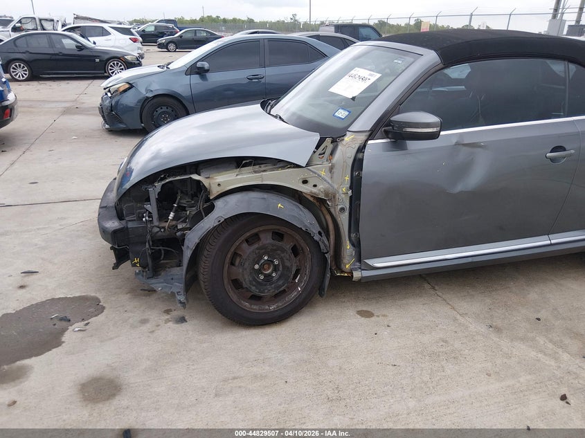 2013 Volkswagen Beetle 2.5L VIN: 3VW5X7ATXDM814210 Lot: 44829507