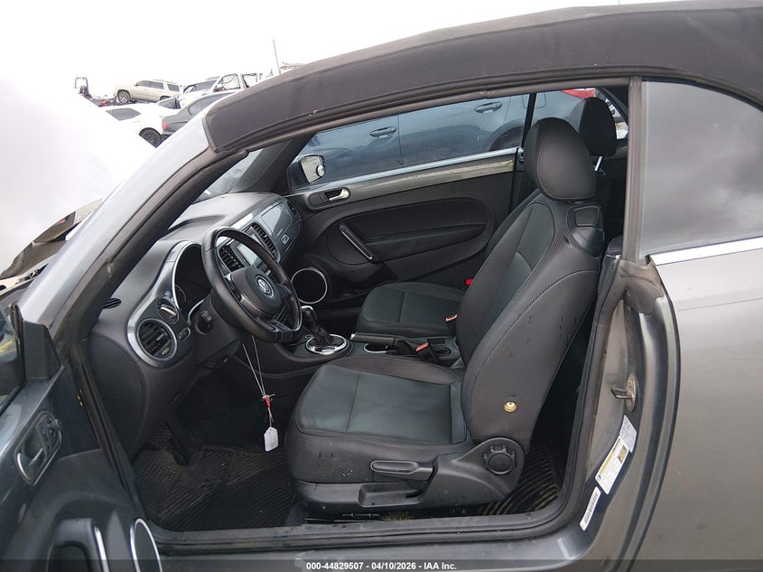 2013 Volkswagen Beetle 2.5L VIN: 3VW5X7ATXDM814210 Lot: 44829507