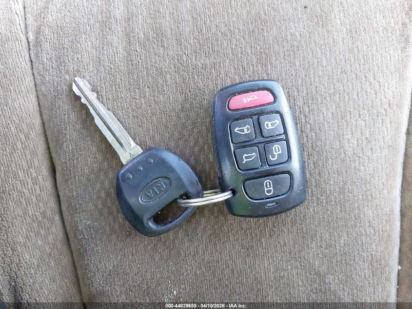 2008 Kia Sedona Ex VIN: KNDMB233686202119 Lot: 44829659