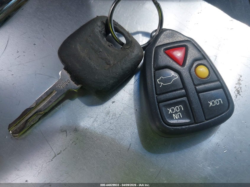 2003 Volvo S60 2.4T VIN: YV1RS58D332243715 Lot: 44829933