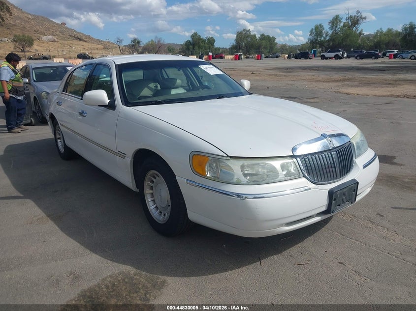 2002 Lincoln Town Car Executive