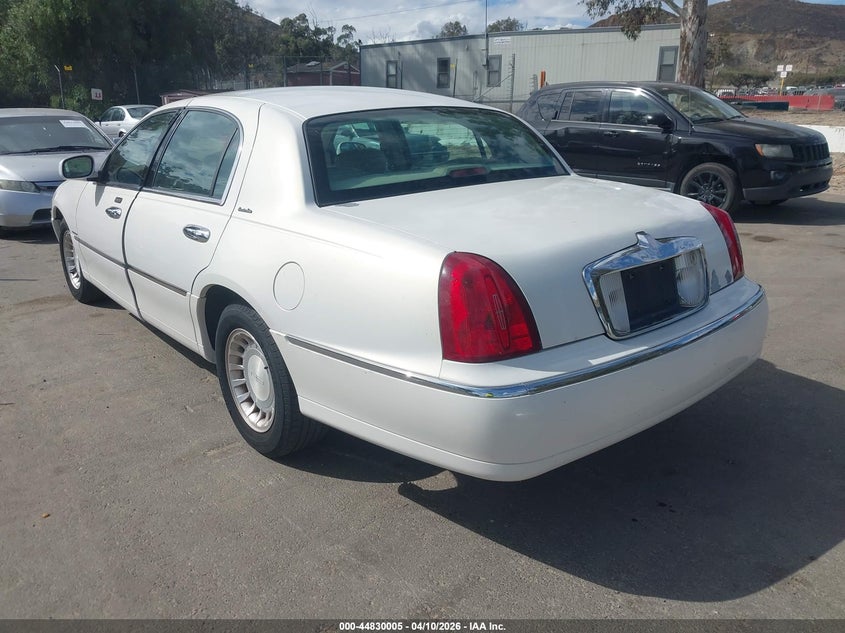2002 Lincoln Town Car Executive