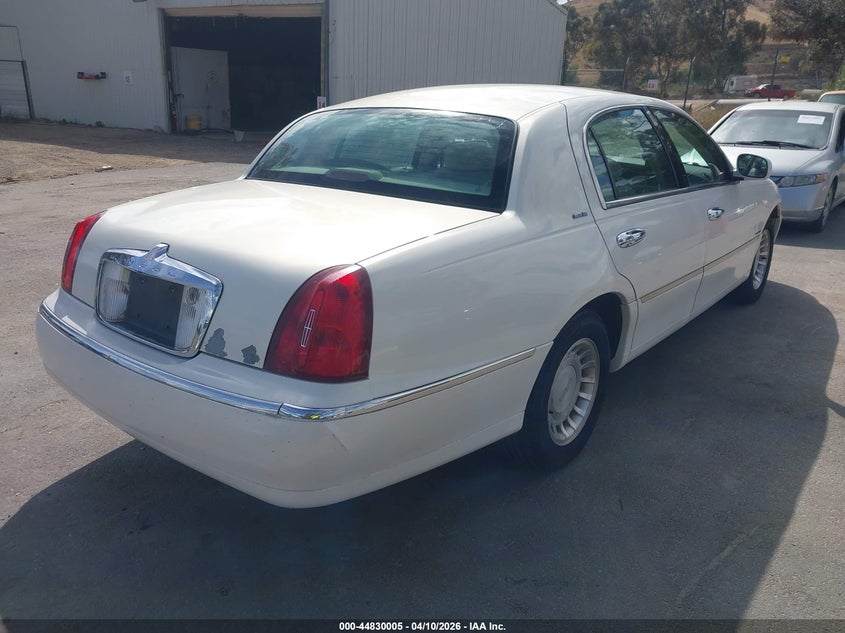 2002 Lincoln Town Car Executive