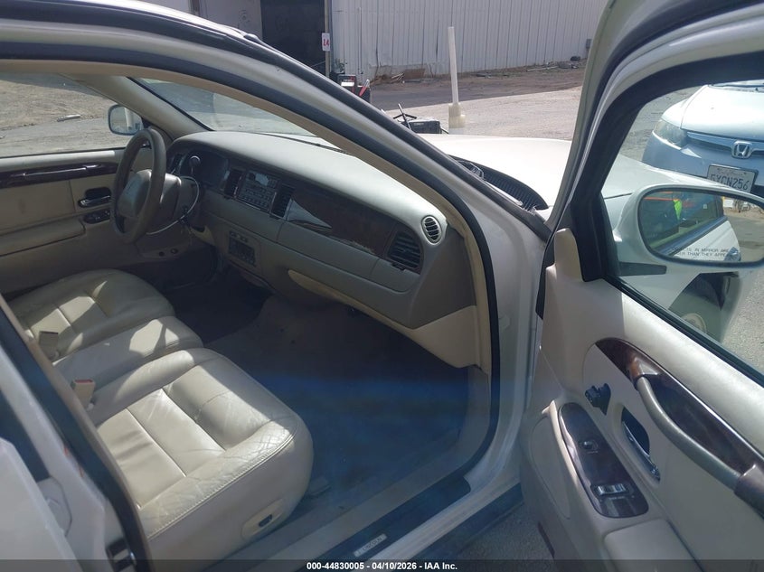 2002 Lincoln Town Car Executive