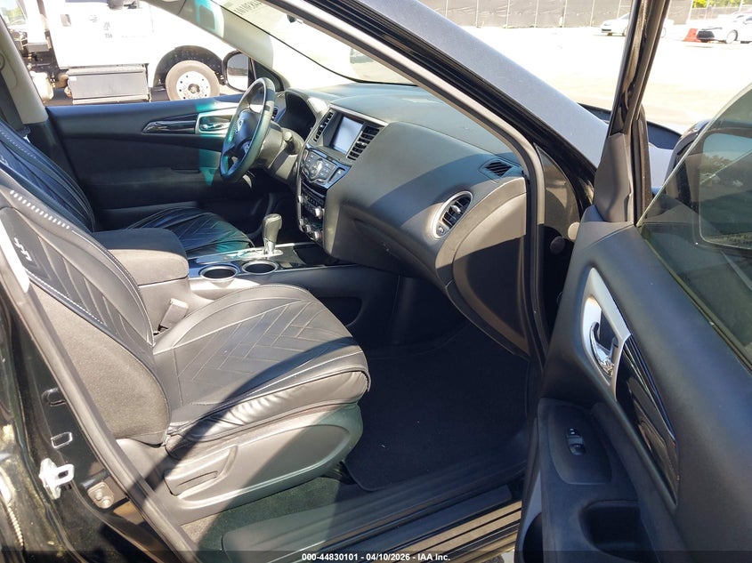 2013 Nissan Pathfinder Sv