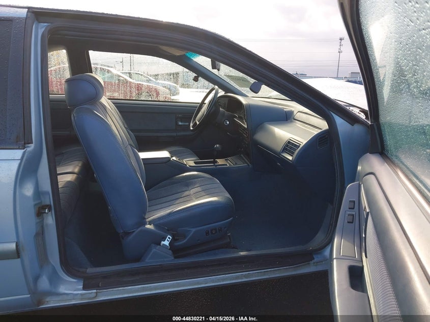 1992 FORD THUNDERBIRD auction photo 5