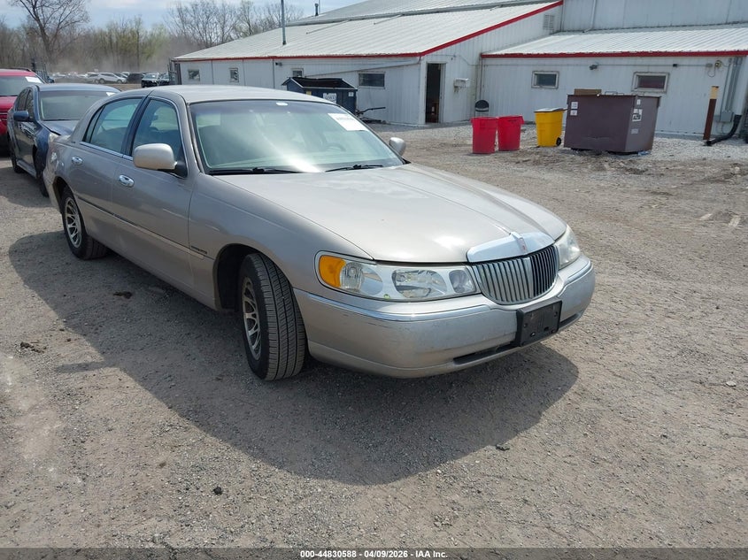 2000 Lincoln Town Car Signature