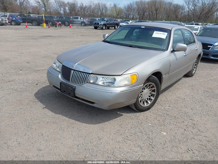2000 Lincoln Town Car Signature