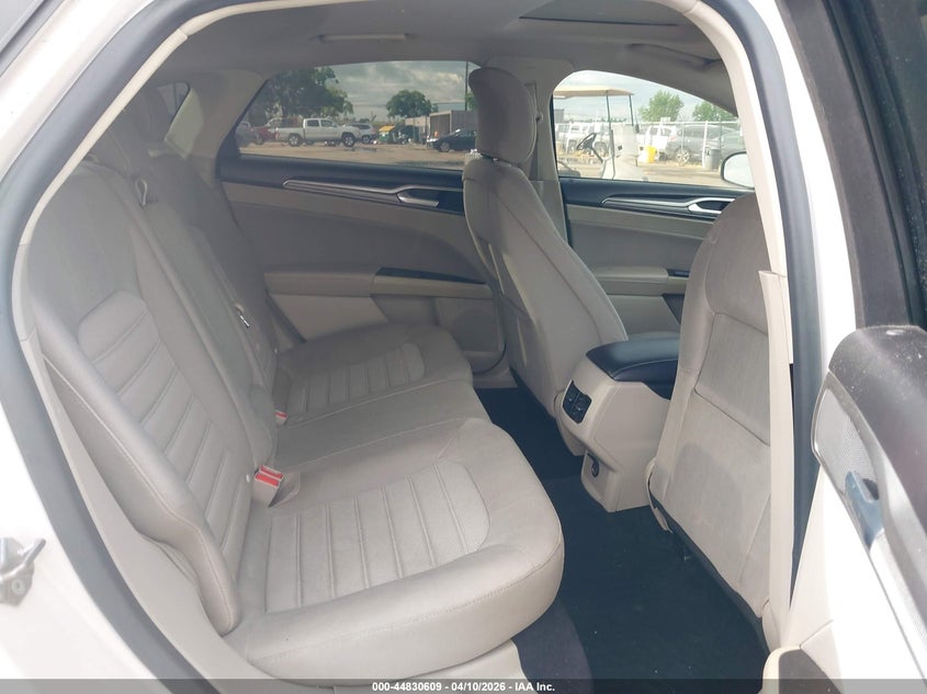 2019 Ford Fusion 2.0 Hybrid Se white Lot 111044830609 Vin 3FA6P0LU6KR243731