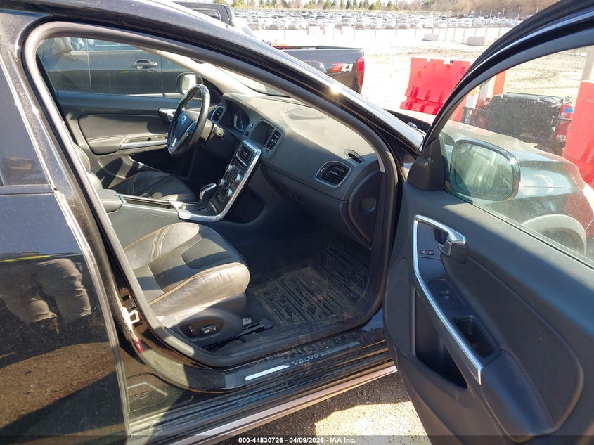 2015 Volvo V60 Cross Country T5 Platinum